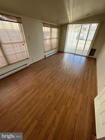 22 GABLE HILL RD, Levittown, PA 19057