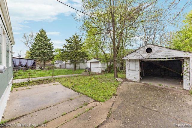 7638 Stahelin Avenue, Detroit, MI 48228