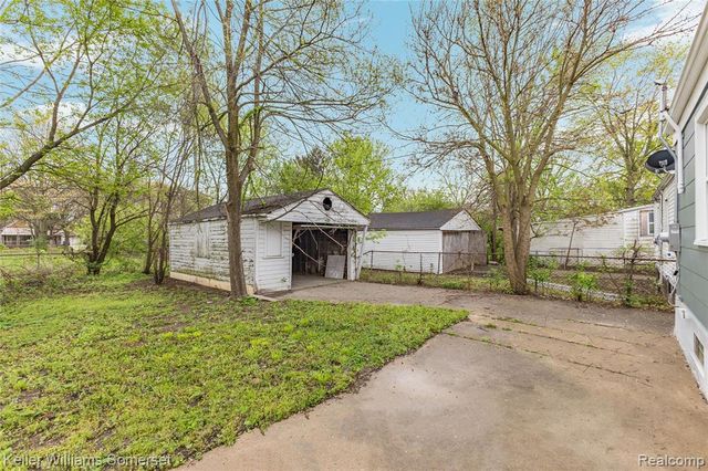 7638 Stahelin Avenue, Detroit, MI 48228