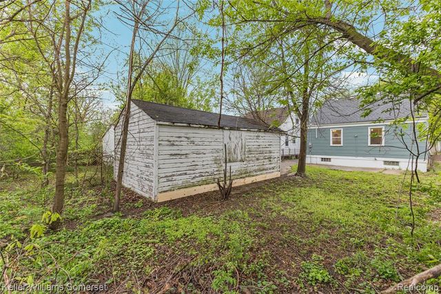 7638 Stahelin Avenue, Detroit, MI 48228