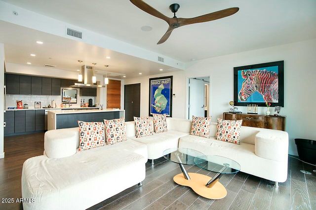 200 W PORTLAND Street 817, Phoenix, AZ 85003