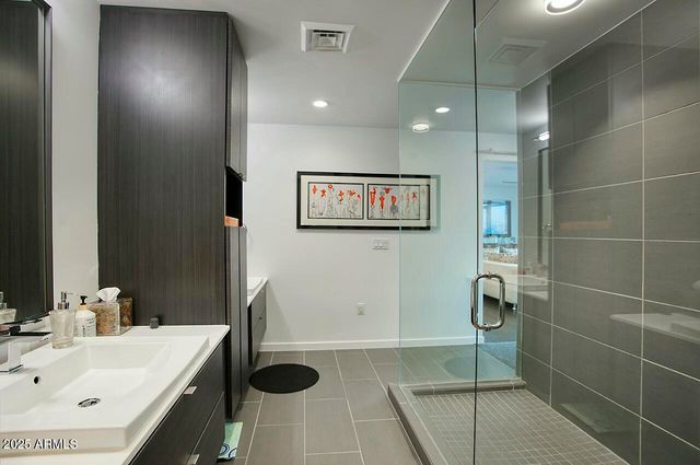 200 W PORTLAND Street 817, Phoenix, AZ 85003