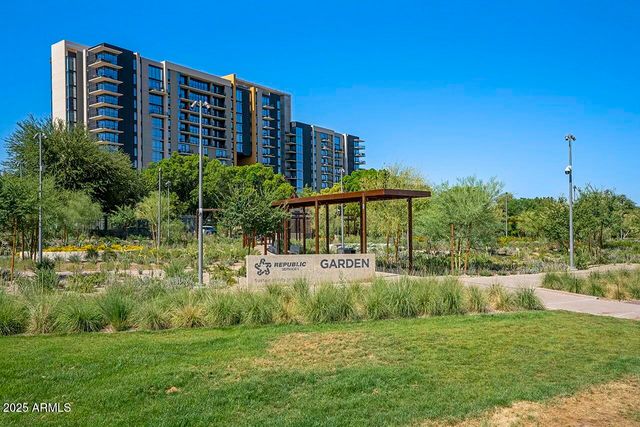 200 W PORTLAND Street 817, Phoenix, AZ 85003