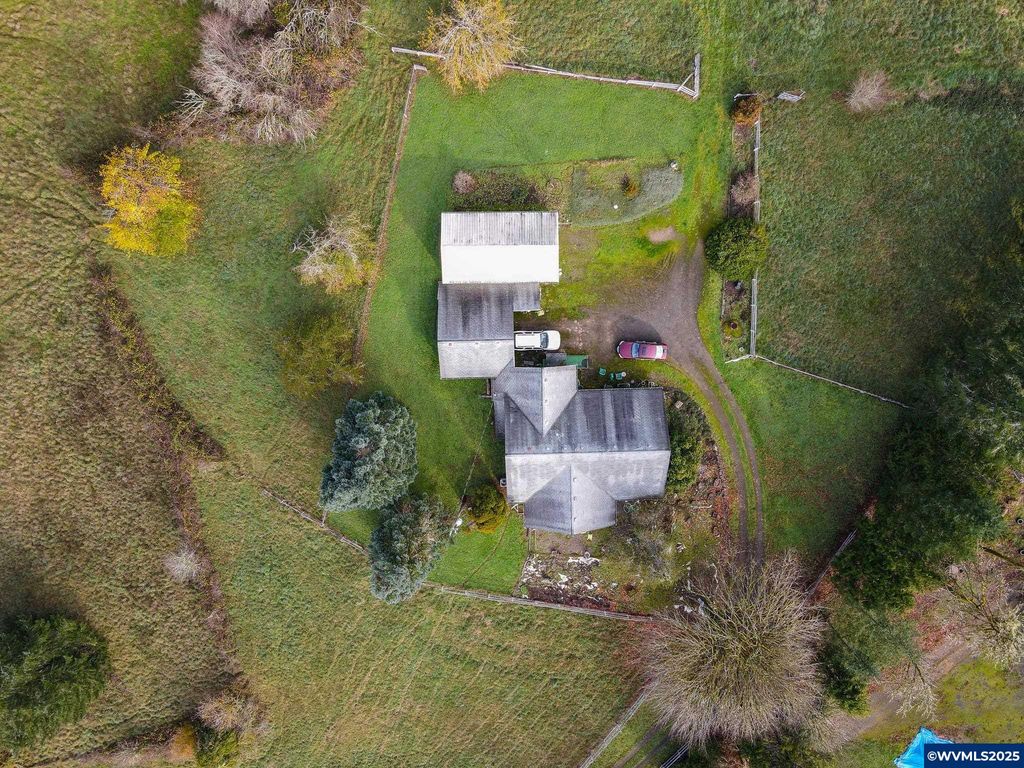 Image 4 of property listing at 18487 Alsea Hwy, Alsea, OR 97324