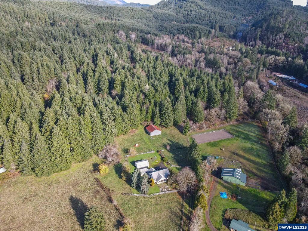 Image 6 of property listing at 18487 Alsea Hwy, Alsea, OR 97324