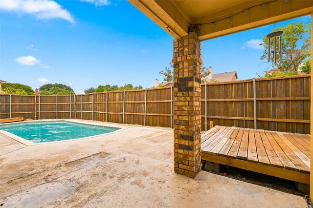 2923 Menlo Park Lane, Carrollton, TX 75007