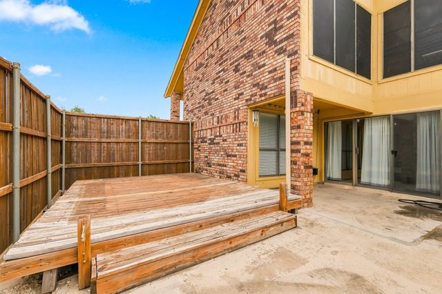 2923 Menlo Park Lane, Carrollton, TX 75007