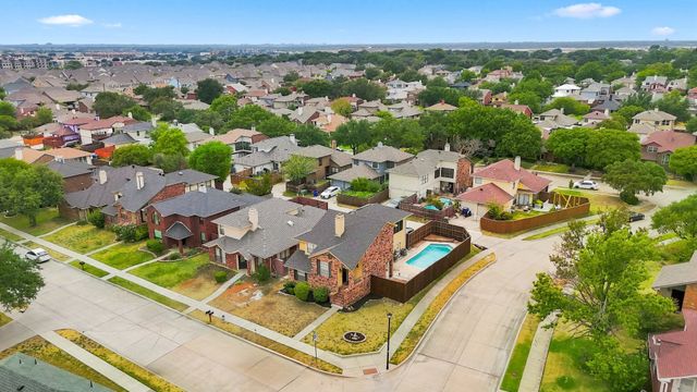 2923 Menlo Park Lane, Carrollton, TX 75007
