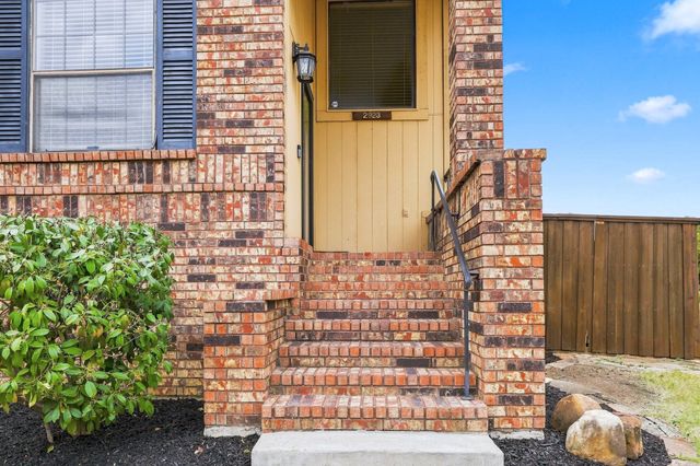 2923 Menlo Park Lane, Carrollton, TX 75007