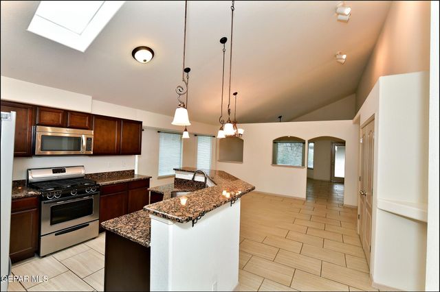 5005 MOON RANCH Lane, El Paso, TX 79934