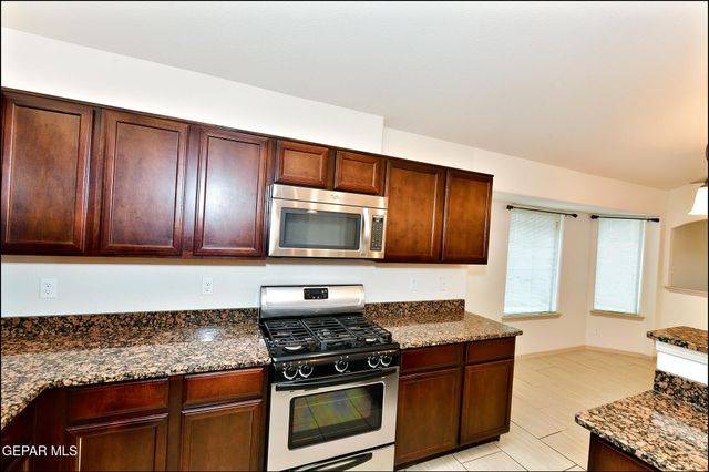 5005 MOON RANCH Lane, El Paso, TX 79934