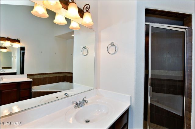 5005 MOON RANCH Lane, El Paso, TX 79934