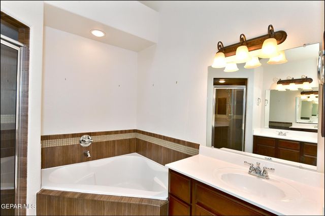 5005 MOON RANCH Lane, El Paso, TX 79934