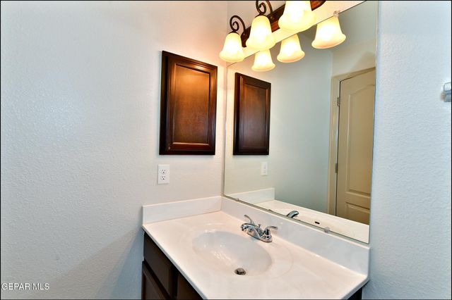 5005 MOON RANCH Lane, El Paso, TX 79934