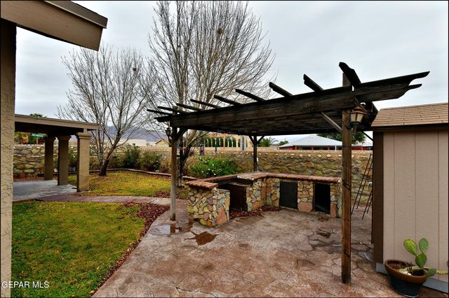 5005 MOON RANCH Lane, El Paso, TX 79934