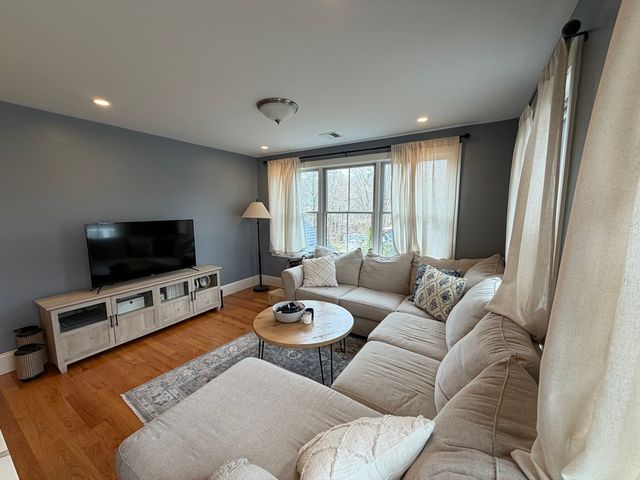 324 East Street 2, Walpole, MA 02032