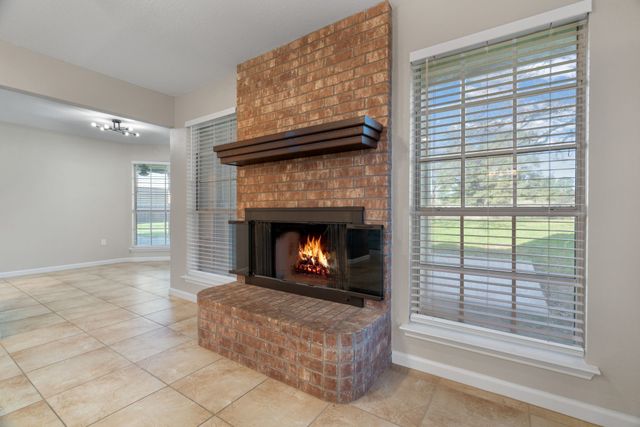2013 Wood Trail, Azle, TX 76020