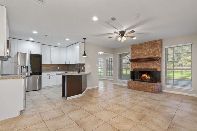 2013 Wood Trail, Azle, TX 76020