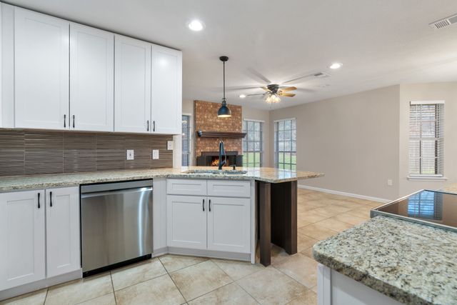 2013 Wood Trail, Azle, TX 76020