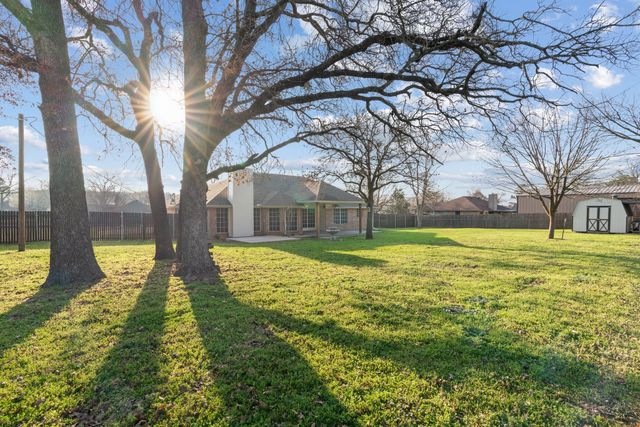 2013 Wood Trail, Azle, TX 76020