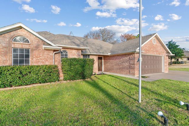 2013 Wood Trail, Azle, TX 76020