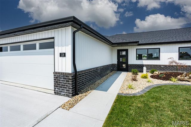 118 Bridgeport Drive, Moro, IL 62067