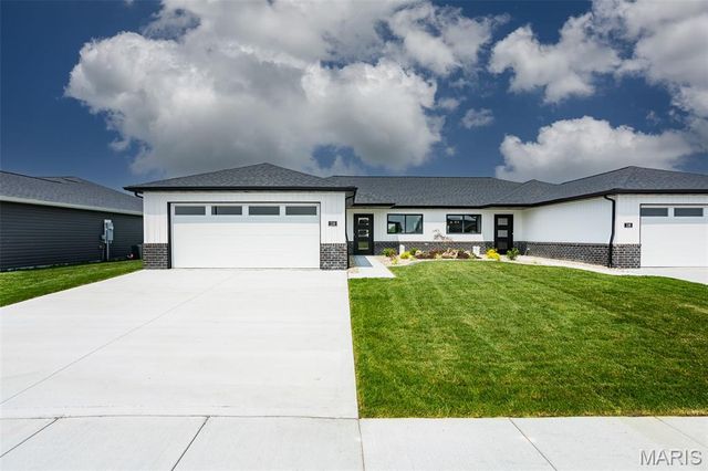 118 Bridgeport Drive, Moro, IL 62067
