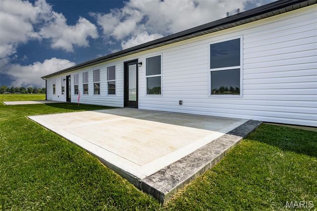 118 Bridgeport Drive, Moro, IL 62067