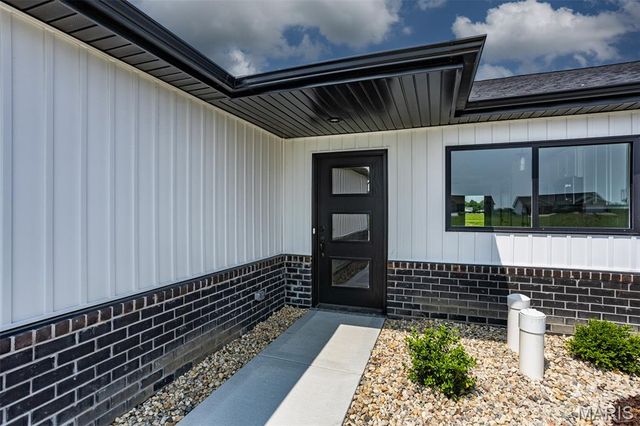 118 Bridgeport Drive, Moro, IL 62067