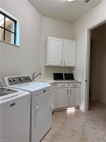 7476 Moorgate Point WAY, Naples, FL 34113