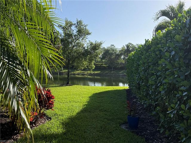 7476 Moorgate Point WAY, Naples, FL 34113