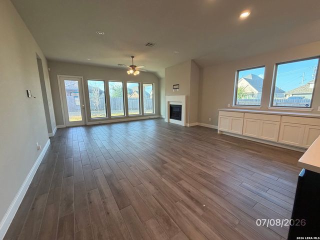 1900 Highland, Seguin, TX 78155