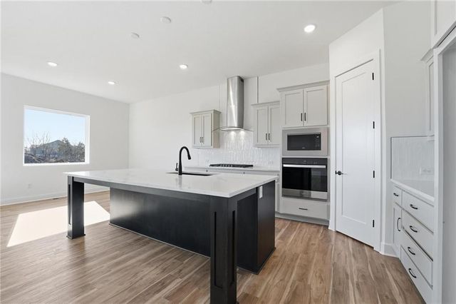 1803 NW 104th Terrace, Kansas City, MO 64155