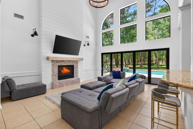 10626 Crystal Cove Drive, Magnolia, TX 77354