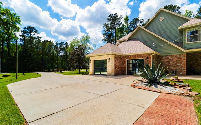 10626 Crystal Cove Drive, Magnolia, TX 77354