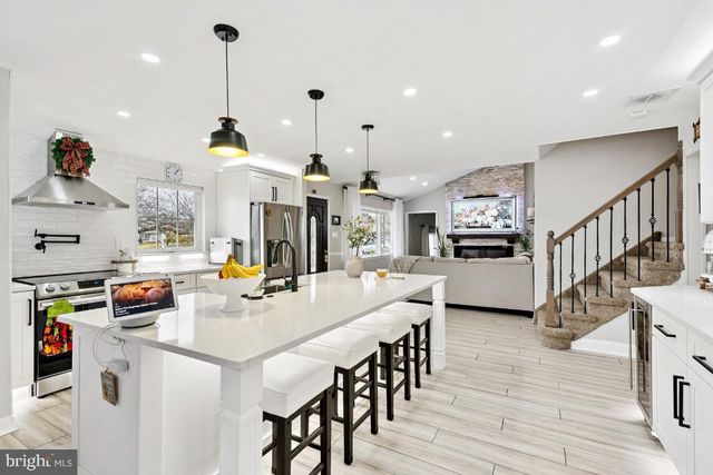 13 BELMONT RD, Bellmawr, NJ 08031