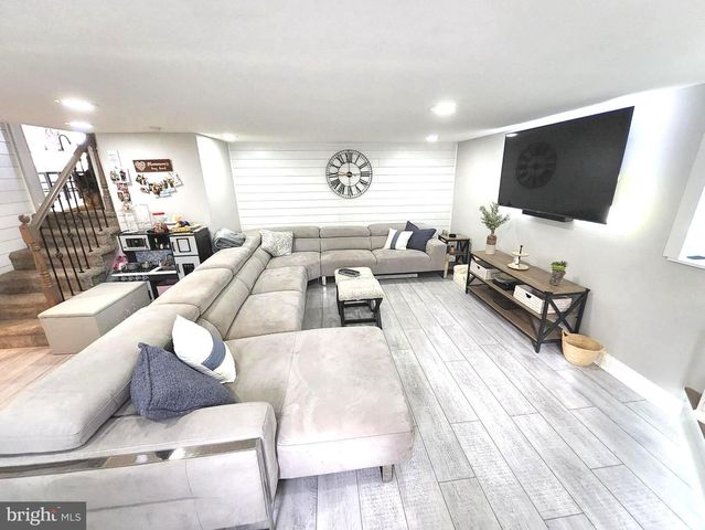 13 BELMONT RD, Bellmawr, NJ 08031