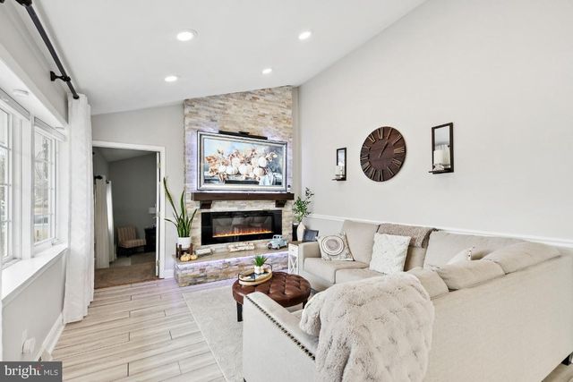 13 BELMONT RD, Bellmawr, NJ 08031