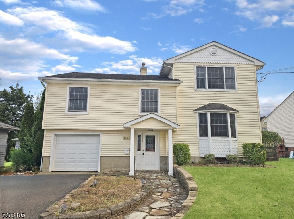 484 E Main St, Somerville Boro, NJ 08876