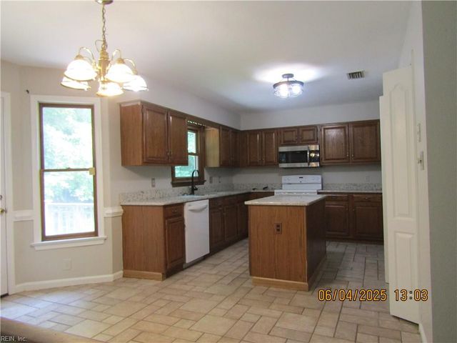 808 Needlerush CT, Chesapeake, VA 23320