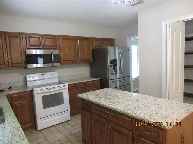 808 Needlerush CT, Chesapeake, VA 23320