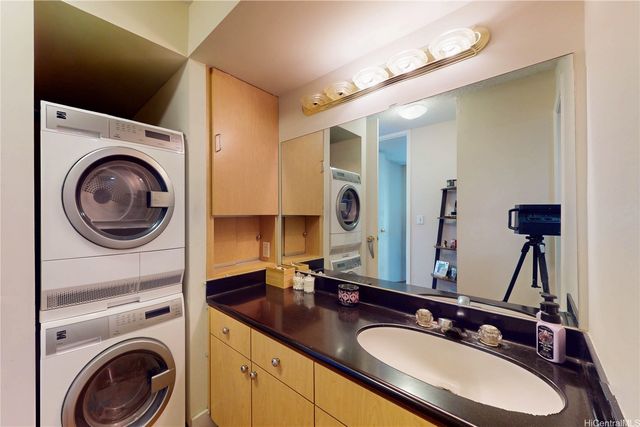 411 Hobron Lane 1512, Honolulu, HI 96815