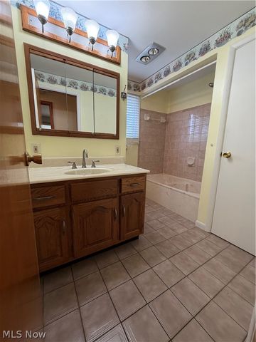 3 Woodland Drive, Vienna, WV 26105