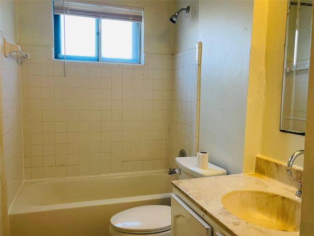 12431 Huntington Field Drive, Houston, TX 77099