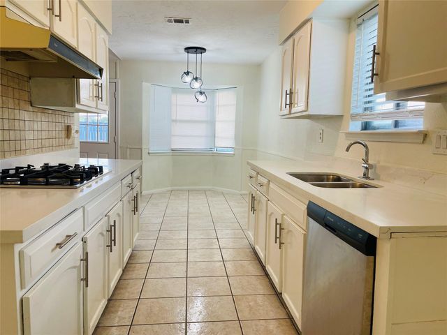 12431 Huntington Field Drive, Houston, TX 77099