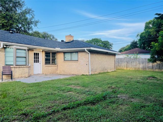 12431 Huntington Field Drive, Houston, TX 77099