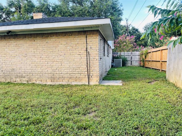 12431 Huntington Field Drive, Houston, TX 77099