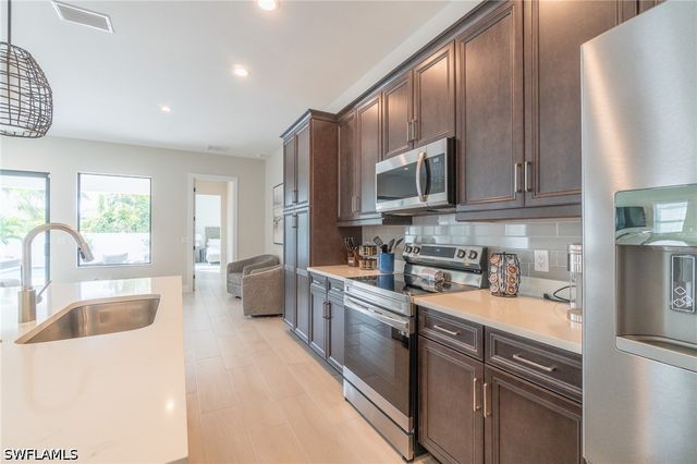 822 105th AVE N, Naples, FL 34108