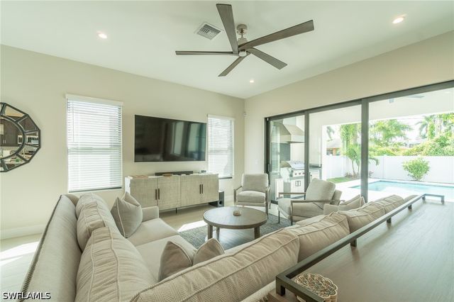 822 105th AVE N, Naples, FL 34108