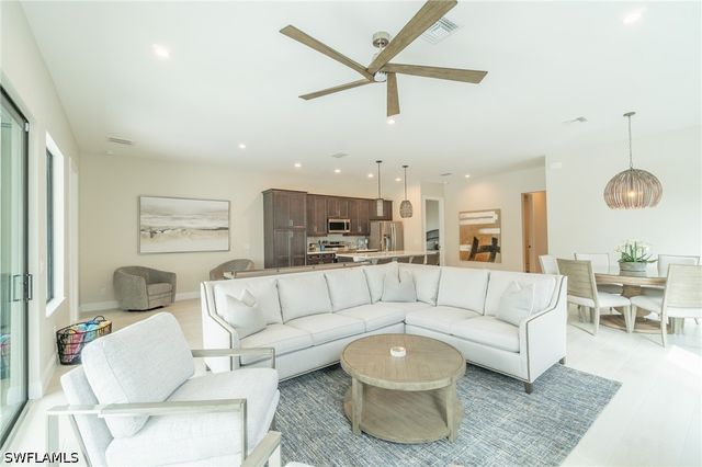 822 105th AVE N, Naples, FL 34108